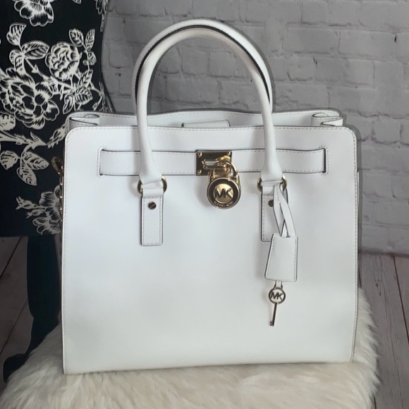 Michael Kors HAMILTON Tote/PYRAMID STUDDED XL Wristlet 2pc Set - Picture 3 of 16